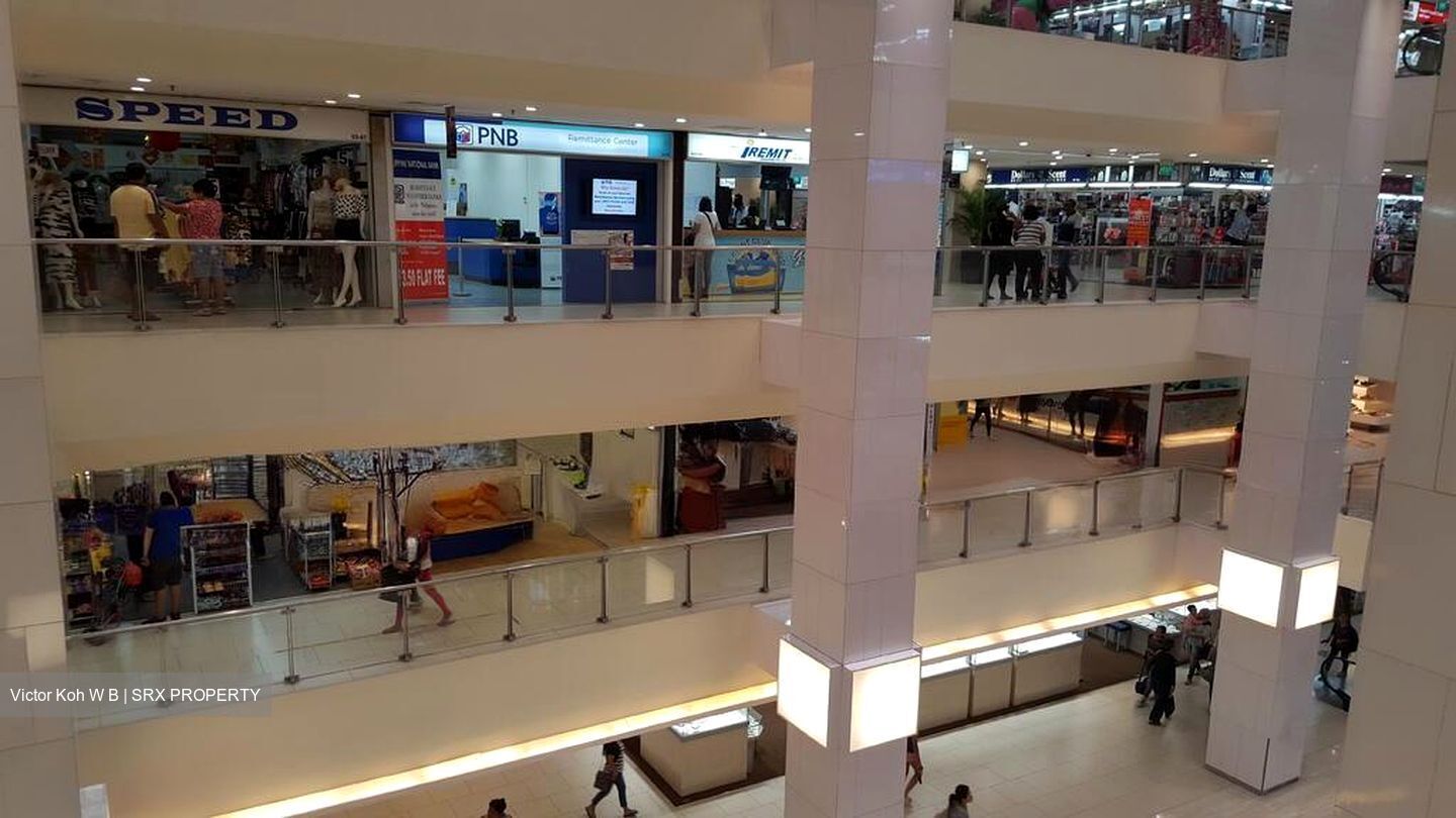 Lucky Plaza (D9), Retail #504182801